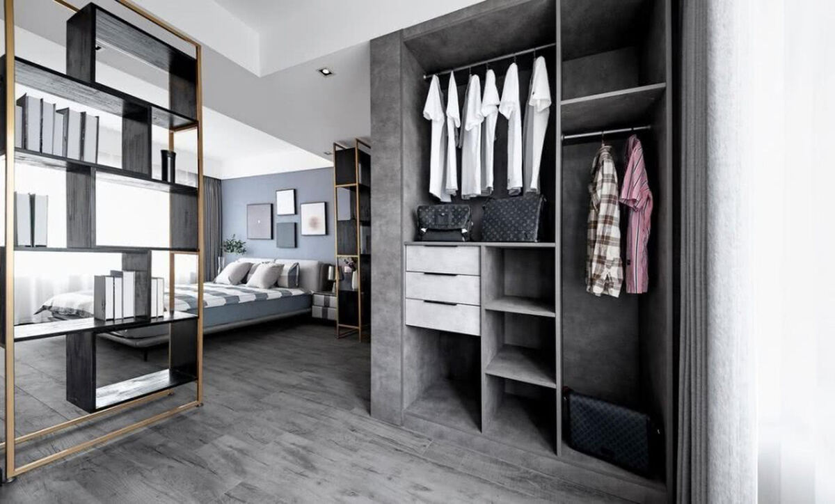 Small Walk-in Closet Ideas for a Stylish and Efficient Space