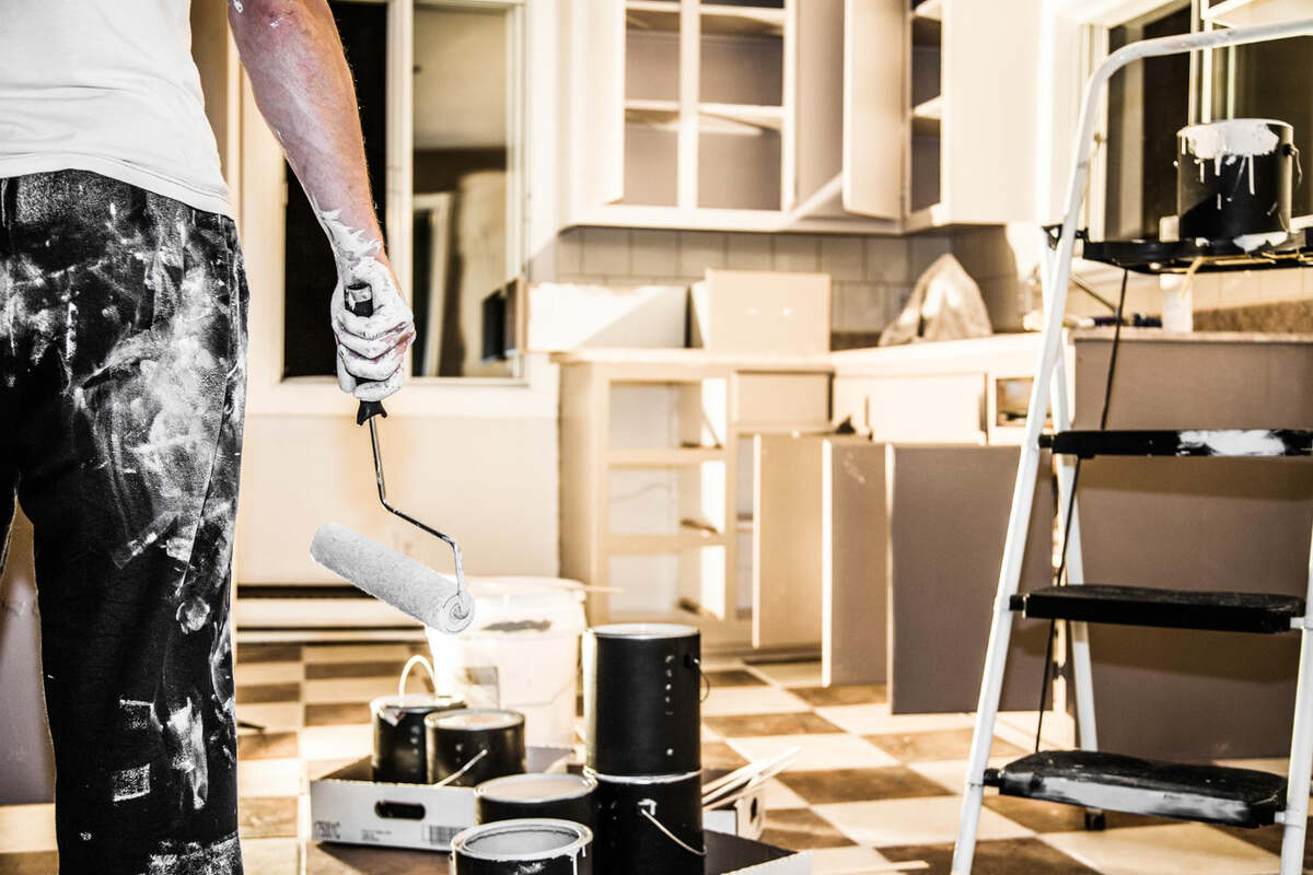 Painting vs. Replacing Kitchen Cabinets: Homeowner’s Guide